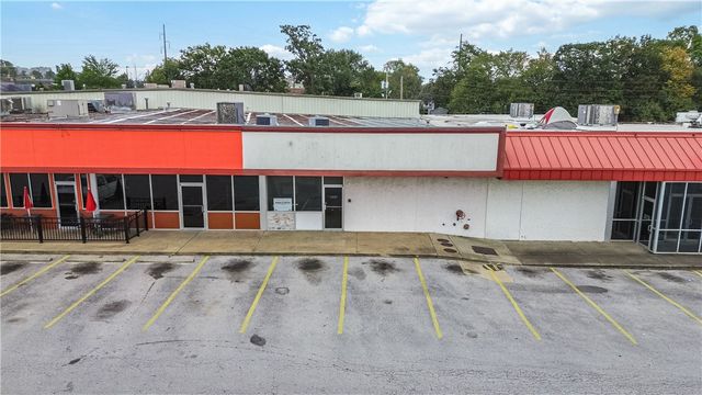 2123 W Martin Luther King Jr Boulevard, Fayetteville, AR 72701