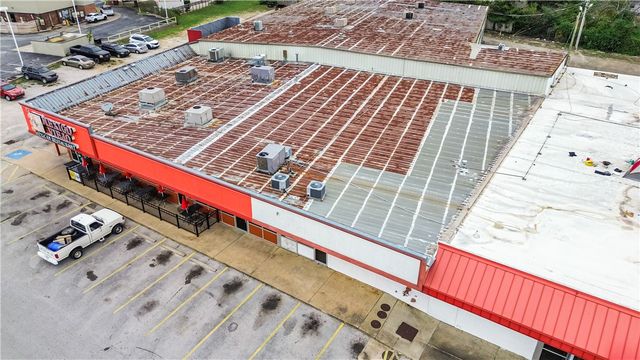 2123 W Martin Luther King Jr Boulevard, Fayetteville, AR 72701