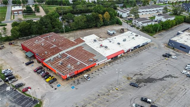 2123 W Martin Luther King Jr Boulevard, Fayetteville, AR 72701