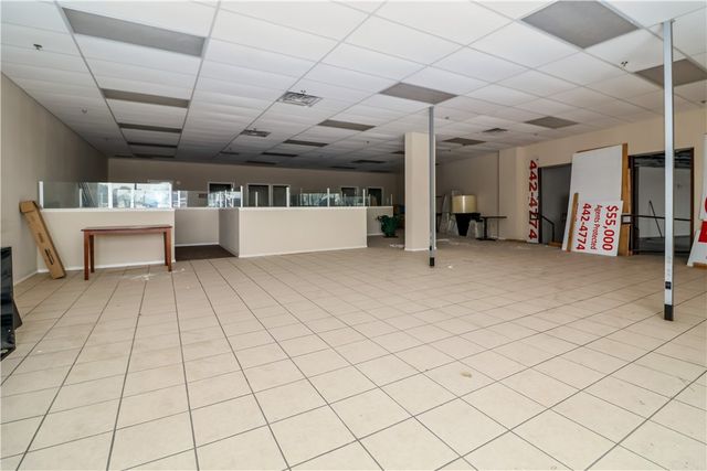 2123 W Martin Luther King Jr Boulevard, Fayetteville, AR 72701