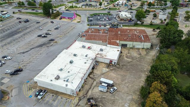 2123 W Martin Luther King Jr Boulevard, Fayetteville, AR 72701