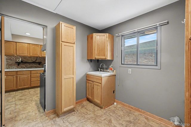 39712 Crystal Drive, Sterling Heights, MI 48310