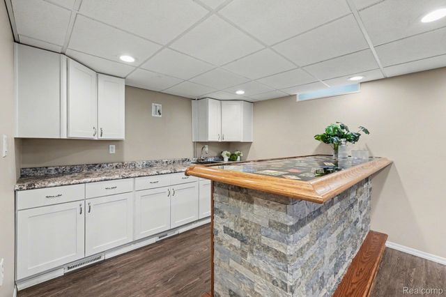 39712 Crystal Drive, Sterling Heights, MI 48310