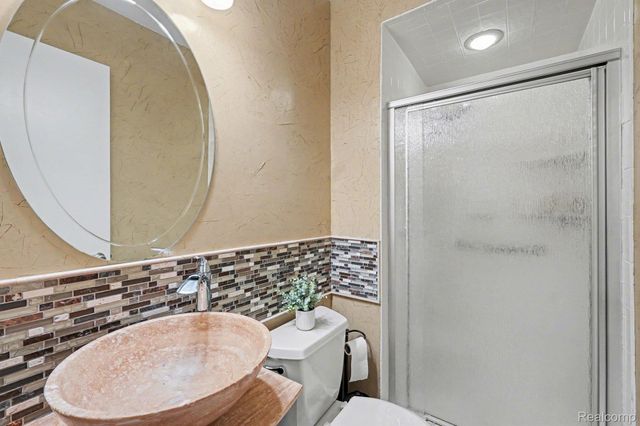 39712 Crystal Drive, Sterling Heights, MI 48310