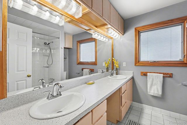 39712 Crystal Drive, Sterling Heights, MI 48310