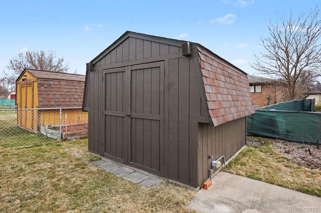 39712 Crystal Drive, Sterling Heights, MI 48310