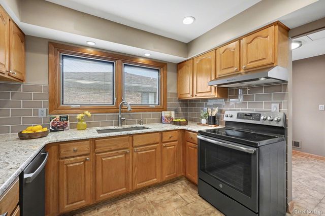 39712 Crystal Drive, Sterling Heights, MI 48310