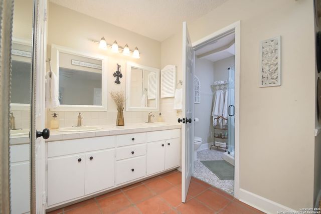 1734 Mountjoy St, San Antonio, TX 78232