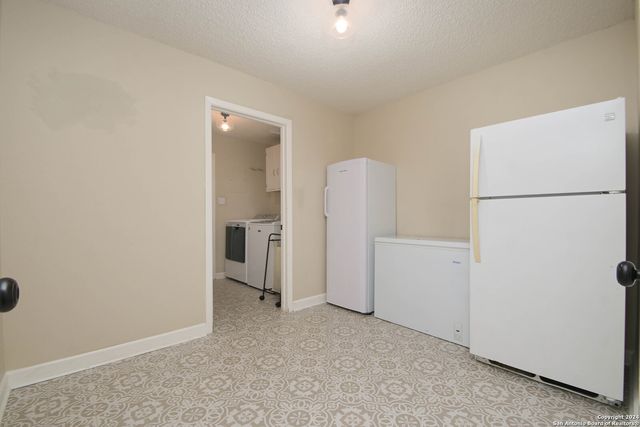 1734 Mountjoy St, San Antonio, TX 78232