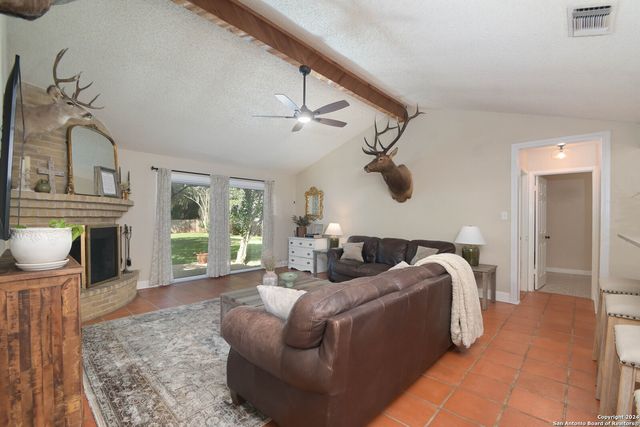 1734 Mountjoy St, San Antonio, TX 78232