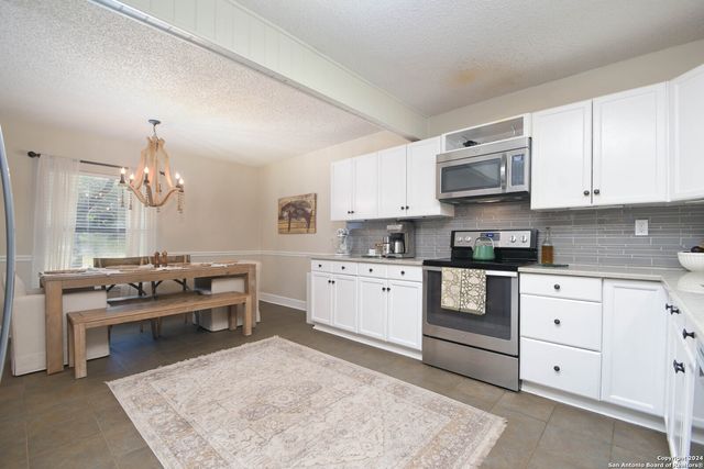 1734 Mountjoy St, San Antonio, TX 78232