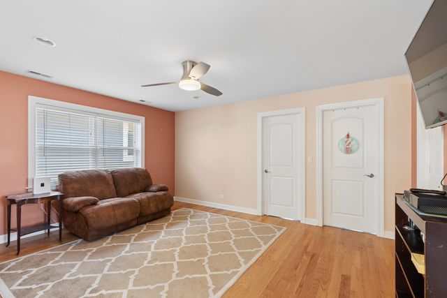 5230 N Mcvicker Avenue, Chicago, IL 60630