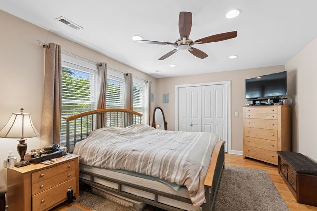 5230 N Mcvicker Avenue, Chicago, IL 60630