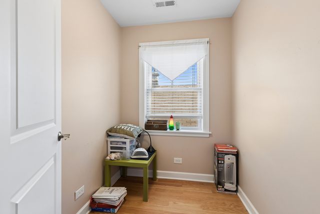 5230 N Mcvicker Avenue, Chicago, IL 60630