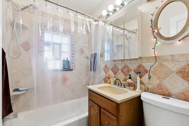 5230 N Mcvicker Avenue, Chicago, IL 60630