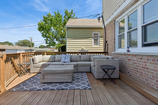 5230 N Mcvicker Avenue, Chicago, IL 60630