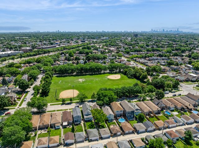 5230 N Mcvicker Avenue, Chicago, IL 60630