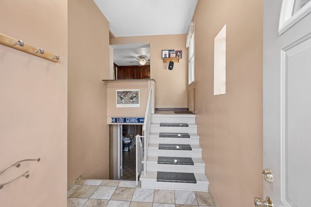 5230 N Mcvicker Avenue, Chicago, IL 60630