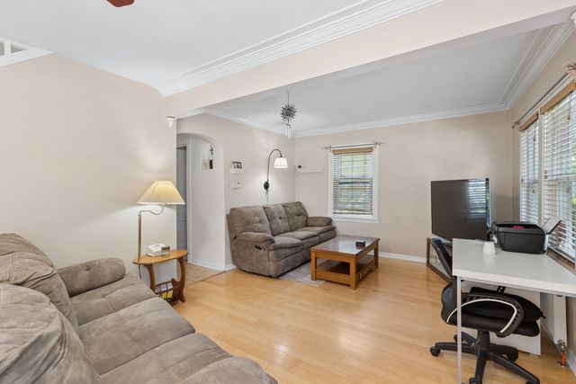 5230 N Mcvicker Avenue, Chicago, IL 60630