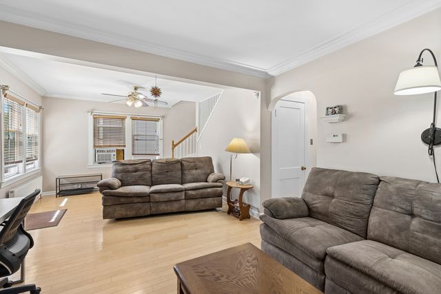 5230 N Mcvicker Avenue, Chicago, IL 60630