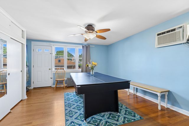 5230 N Mcvicker Avenue, Chicago, IL 60630