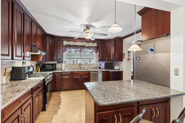 5230 N Mcvicker Avenue, Chicago, IL 60630