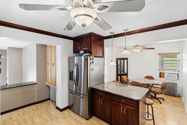 5230 N Mcvicker Avenue, Chicago, IL 60630