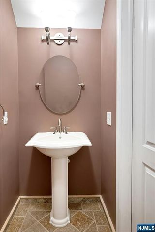 102 Montgomery Street 15, Bloomfield, NJ 07003