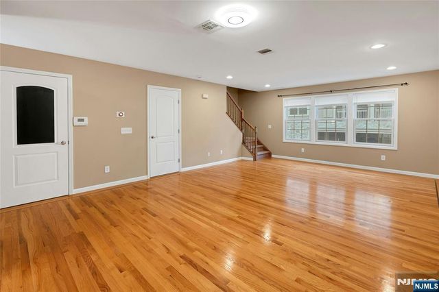 102 Montgomery Street 15, Bloomfield, NJ 07003