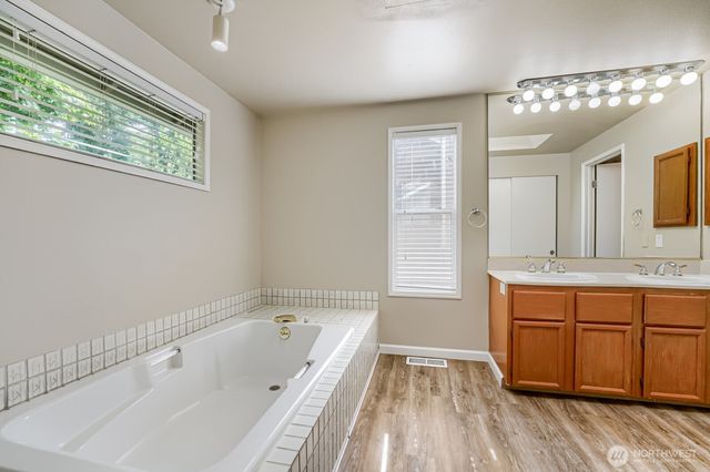 22206 SE 250th Street, Maple Valley, WA 98038