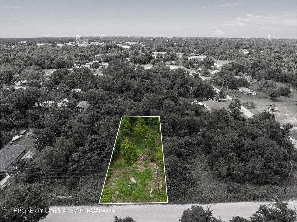 319 1st Street, Marlin, TX 76661