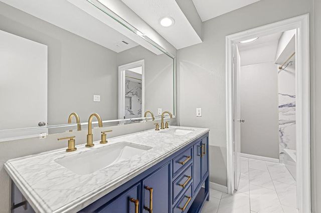 11906 Moorcreek Drive, Houston, TX 77070