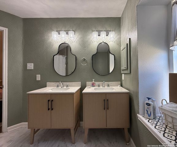 10921 Forest Farm, Live Oak, TX 78233