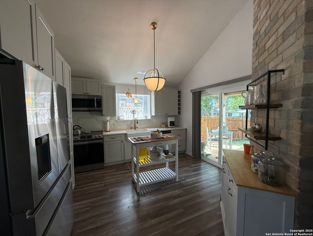 10921 Forest Farm, Live Oak, TX 78233