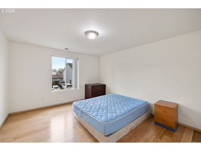 1829 Se 122ND Ave, Portland, OR 97233