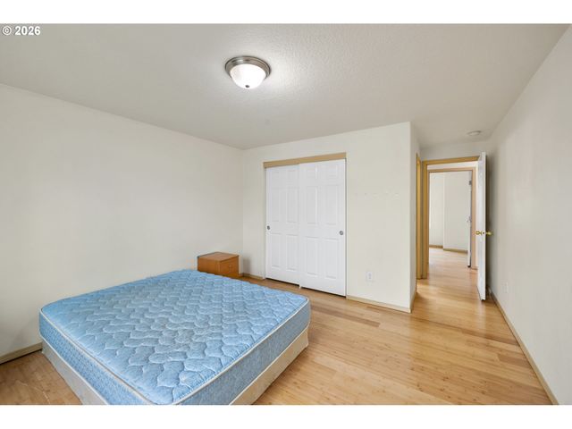 1829 Se 122ND Ave, Portland, OR 97233