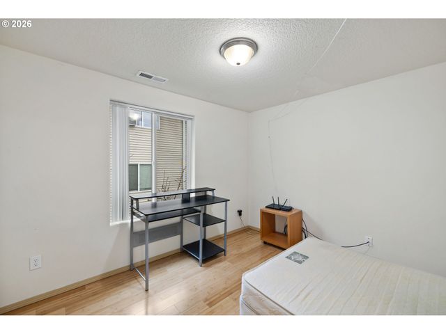 1829 Se 122ND Ave, Portland, OR 97233