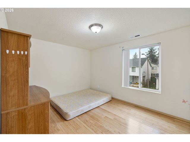 1829 Se 122ND Ave, Portland, OR 97233