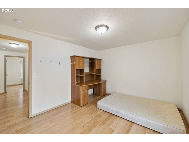 1829 Se 122ND Ave, Portland, OR 97233