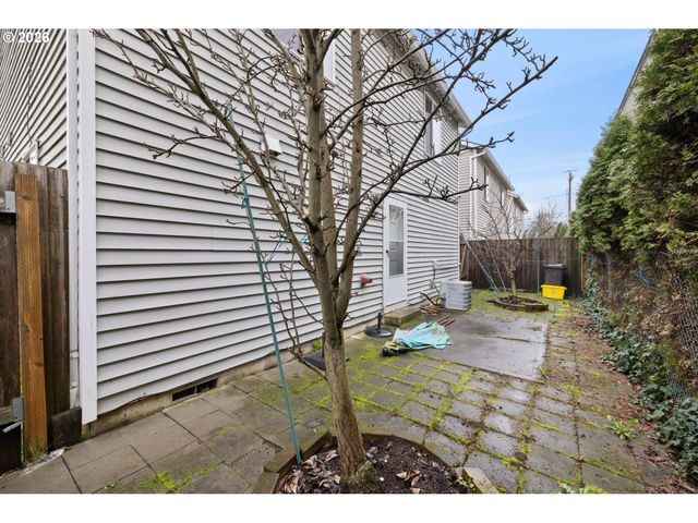 1829 Se 122ND Ave, Portland, OR 97233