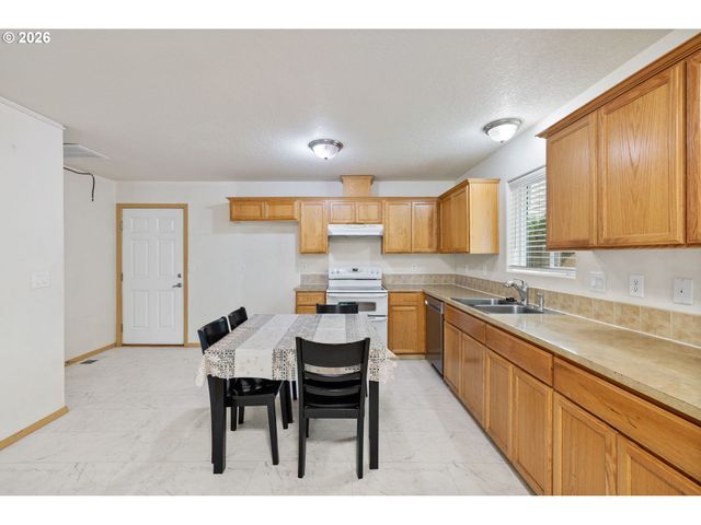 1829 Se 122ND Ave, Portland, OR 97233