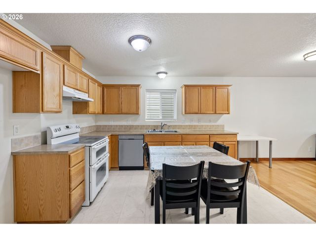 1829 Se 122ND Ave, Portland, OR 97233