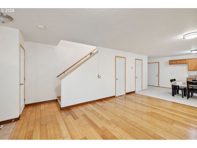 1829 Se 122ND Ave, Portland, OR 97233