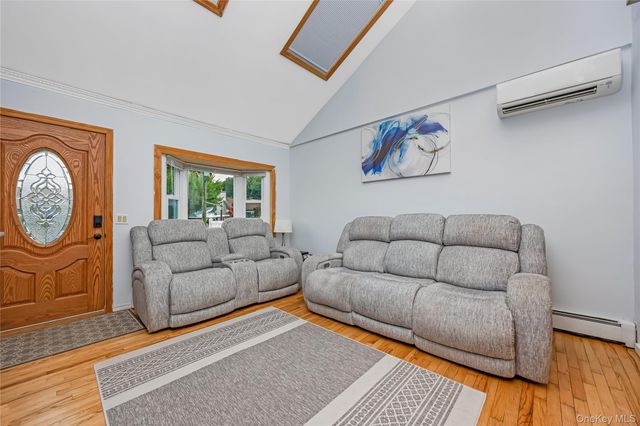 11 Delano Place, West Babylon, NY 11704