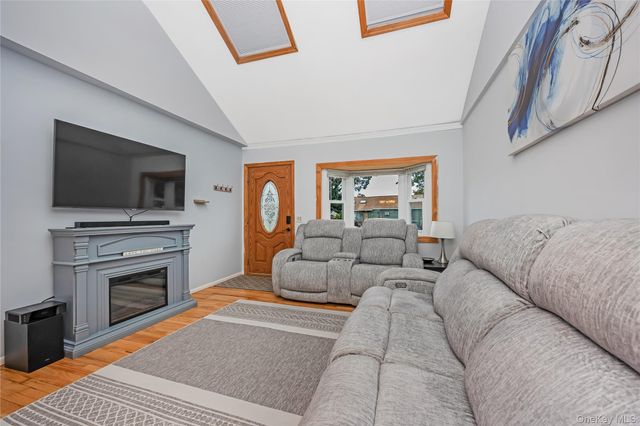 11 Delano Place, West Babylon, NY 11704