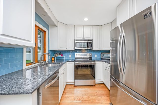 11 Delano Place, West Babylon, NY 11704