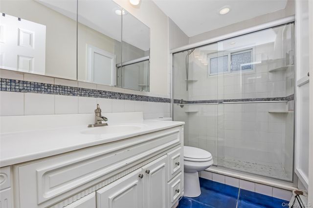 11 Delano Place, West Babylon, NY 11704