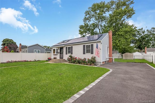 11 Delano Place, West Babylon, NY 11704