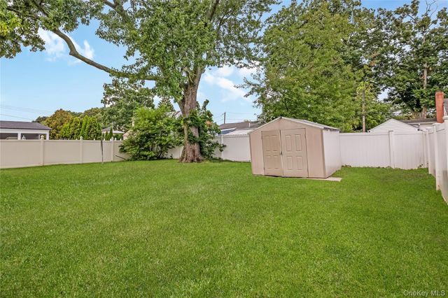 11 Delano Place, West Babylon, NY 11704