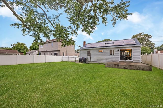 11 Delano Place, West Babylon, NY 11704